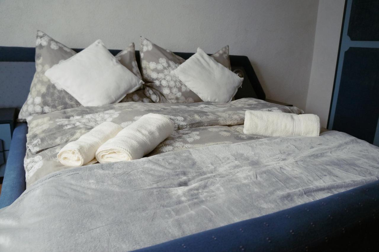 Guest House Lona Golubac Bagian luar foto