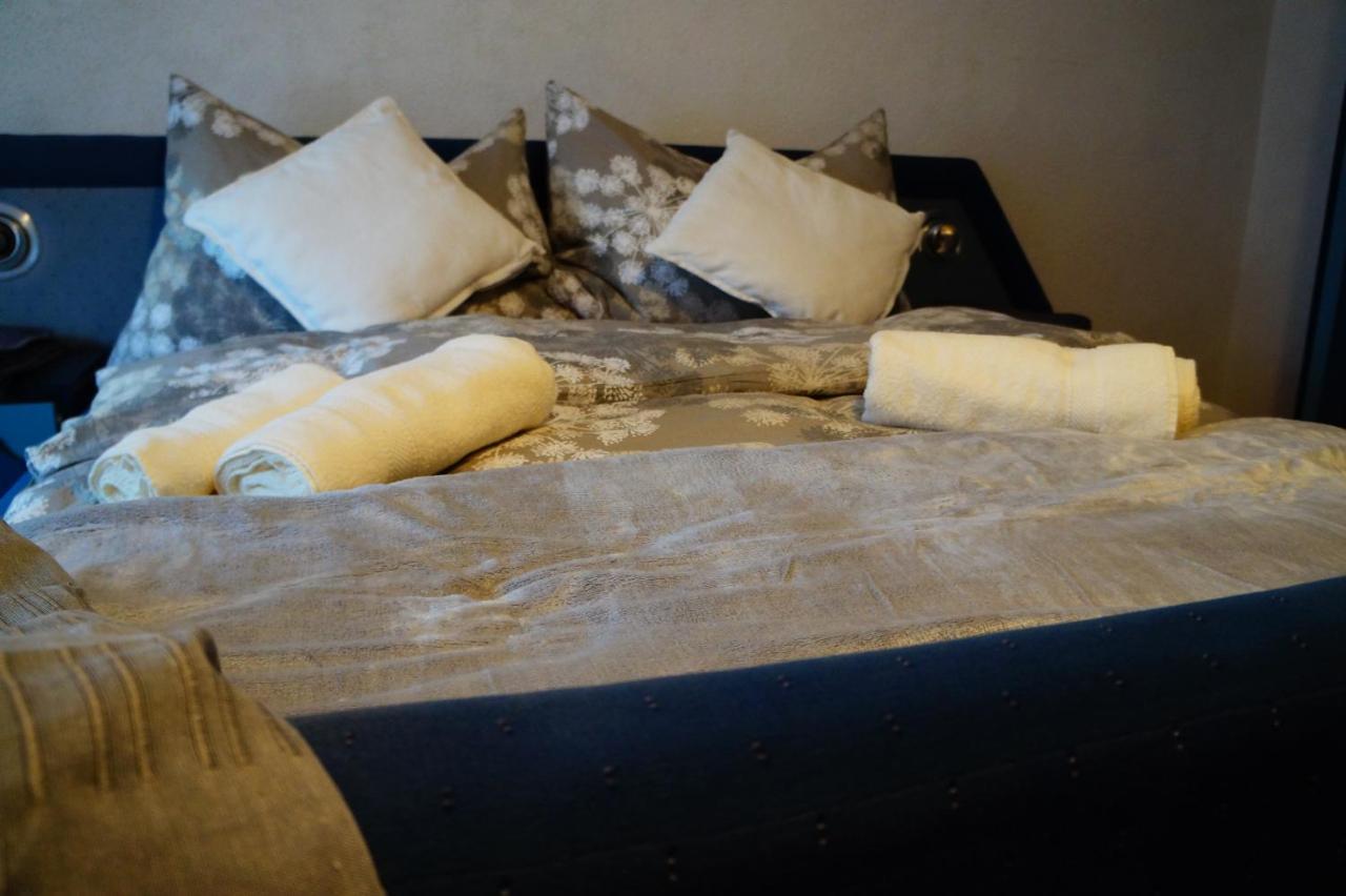 Guest House Lona Golubac Bagian luar foto