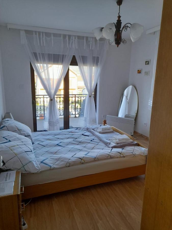 Guest House Lona Golubac Bagian luar foto